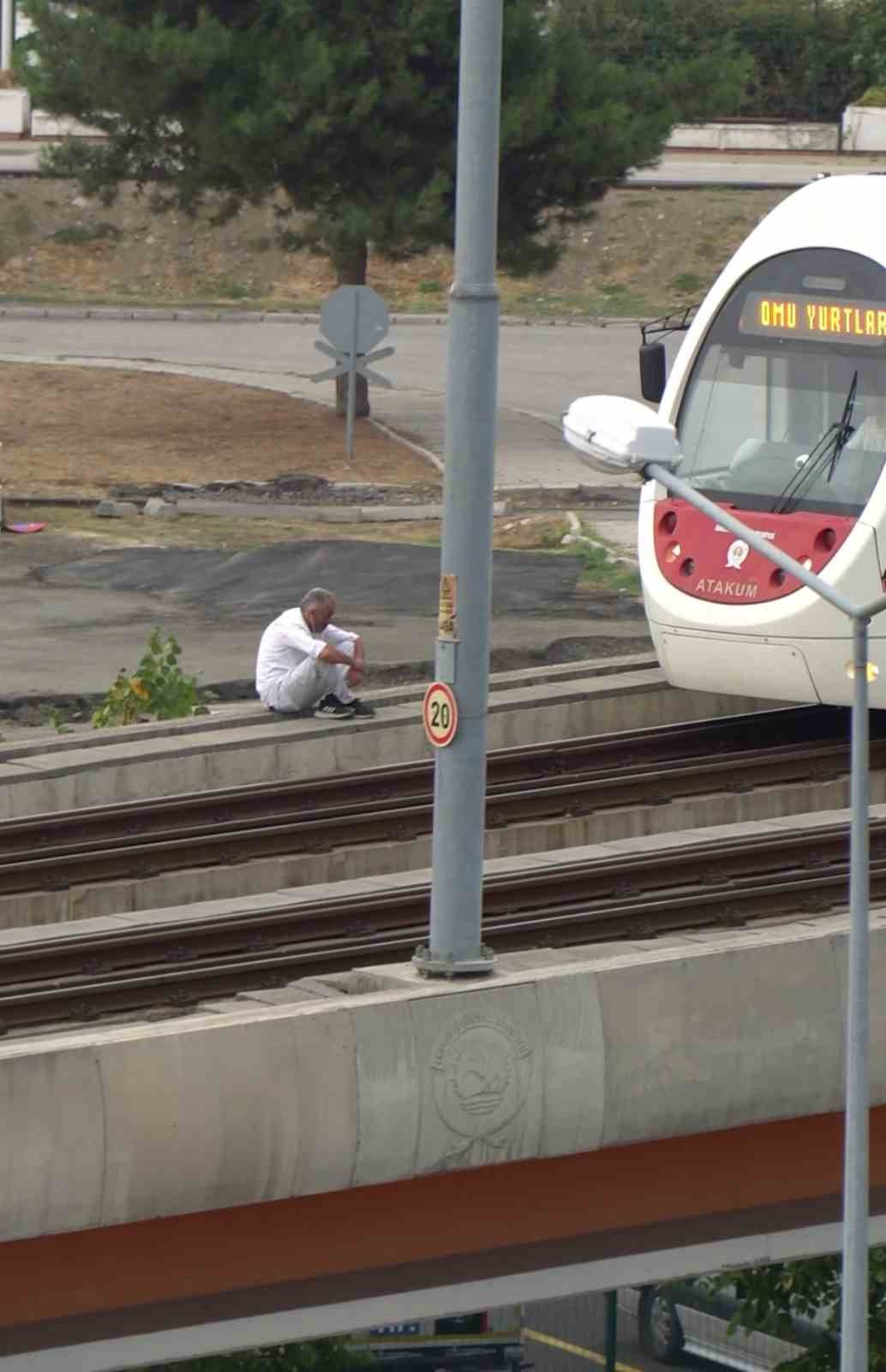Tramvay üst geçidinde şaşkına çeviren anlar