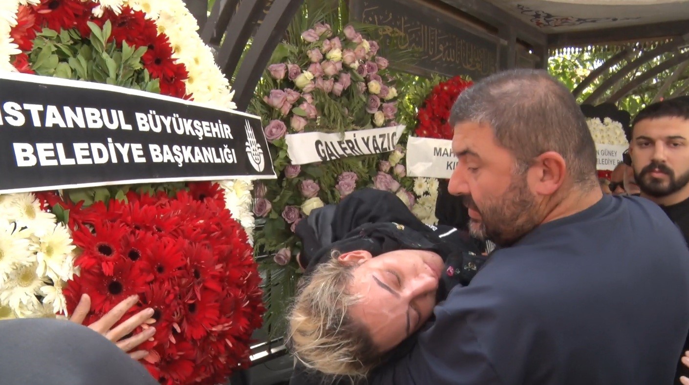 Ünlü sanatçı Güllü’nün kızı cenaze töreninde fenalık geçirdi