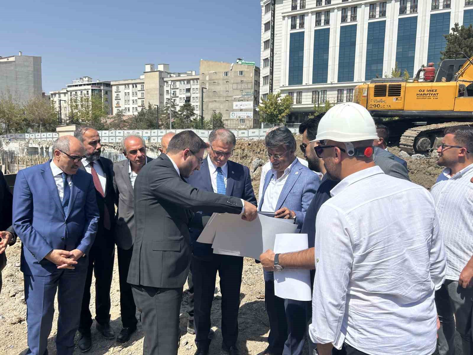 Van Valisi Balcı’dan Hazreti Ömer Camii İnşaatına Ziyaret