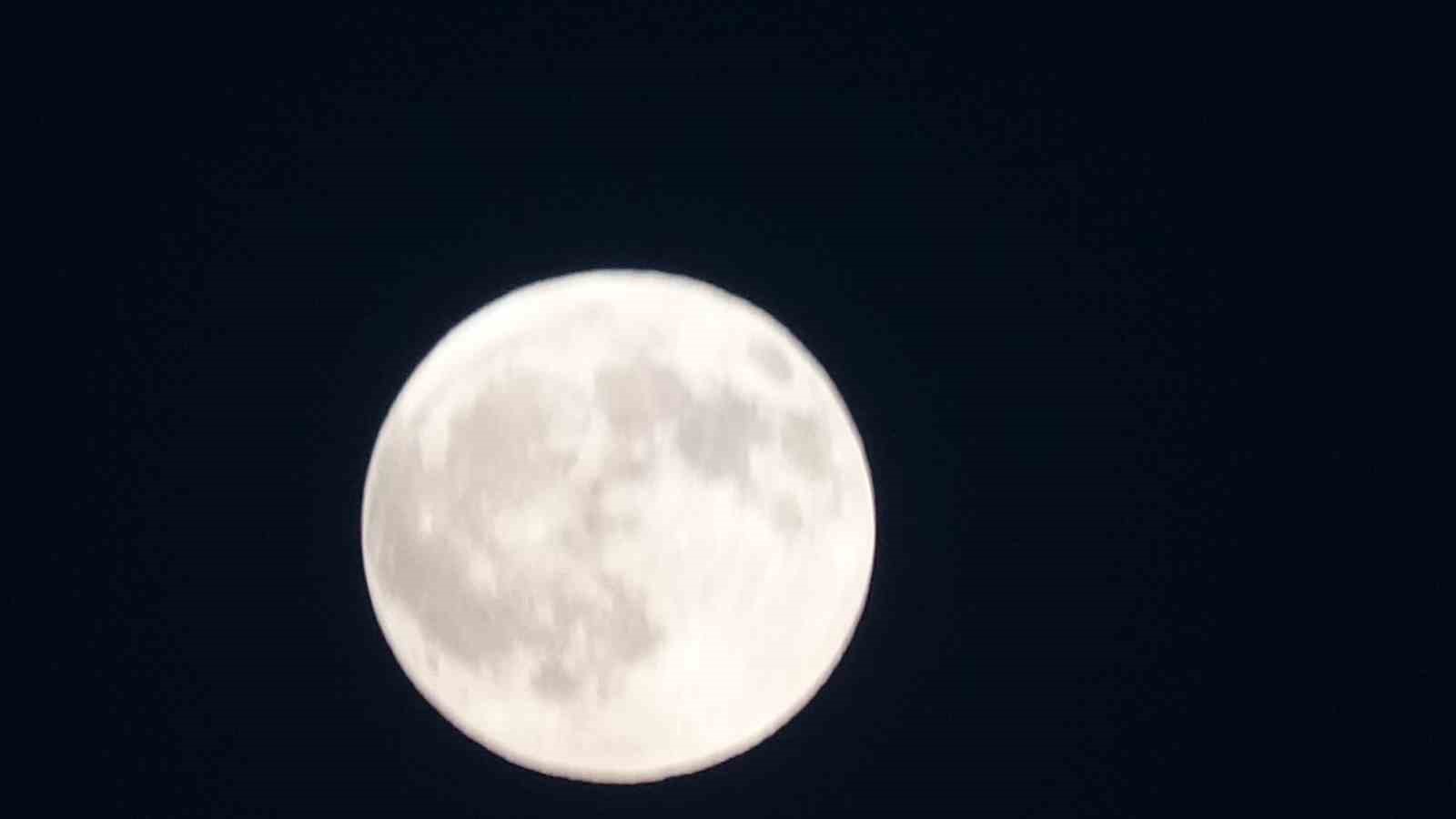 Van’da “Kanlı Ay Tutulması” görüldü