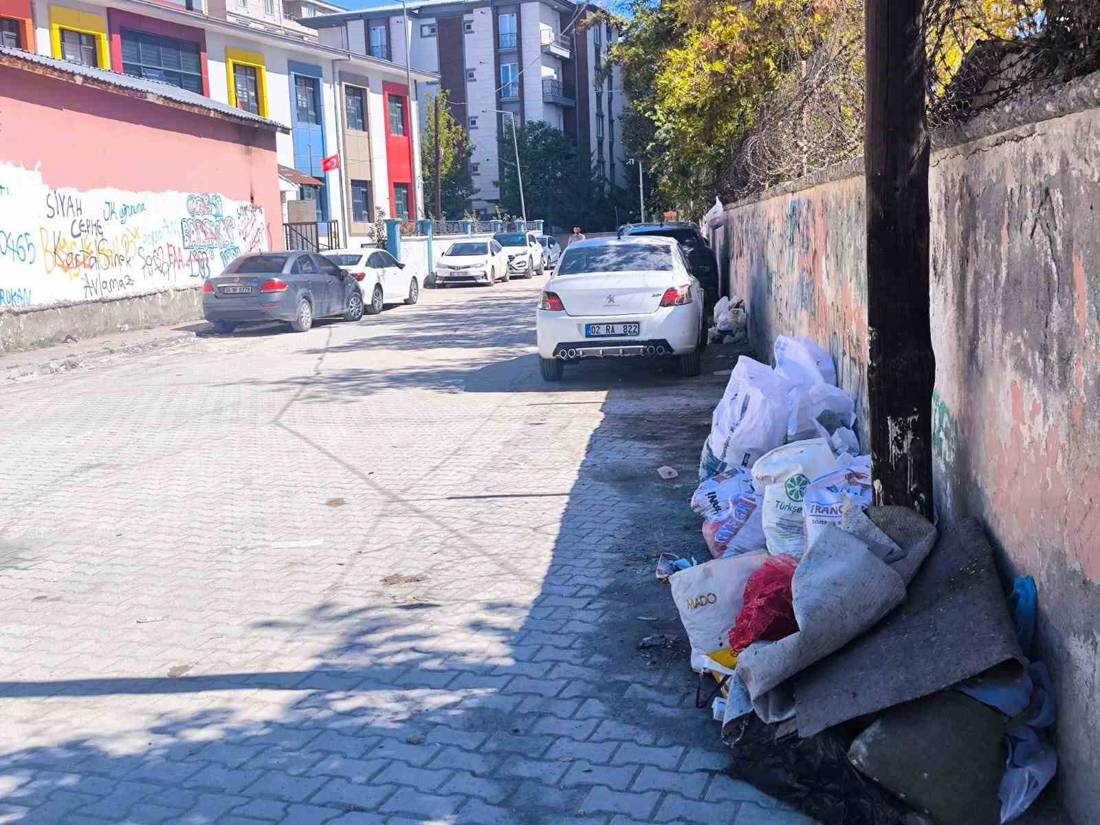 Van’da velilerden belediyeye çöp tepkisi