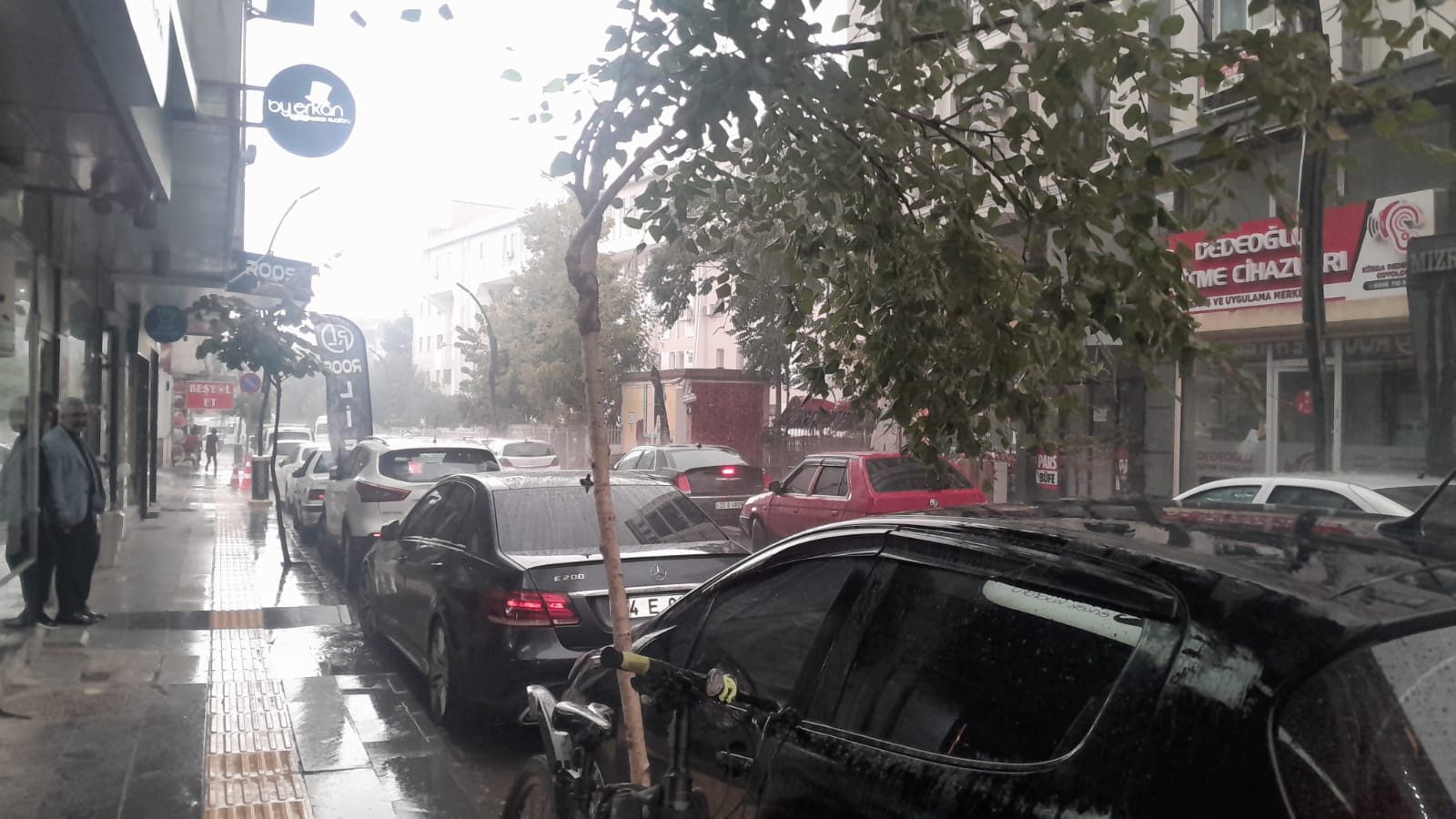 Van’da Dolu ve Sağanak Yağış Etkili Oldu