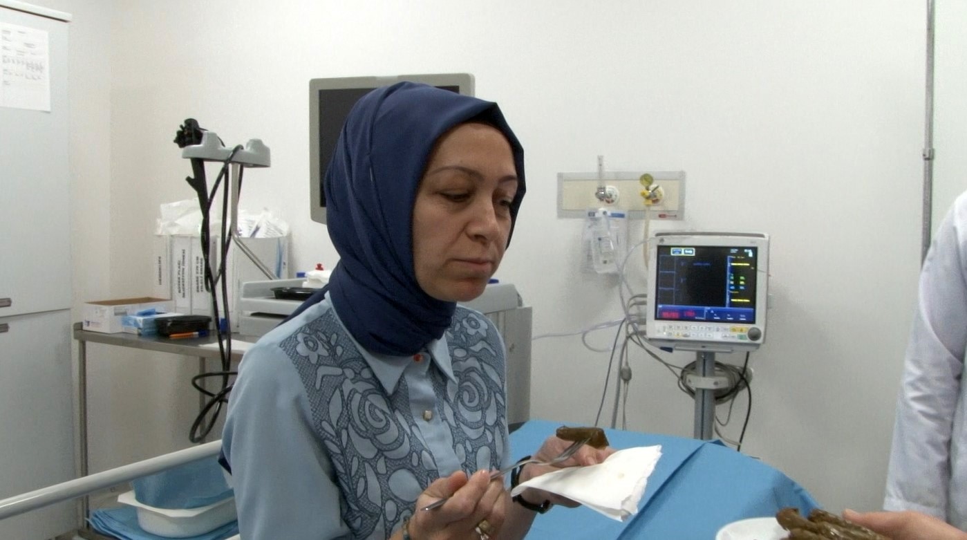 Yaklaşık 1 yıldır yiyemediği yemeklerin acısını yaprak sarmasıyla çıkardı
