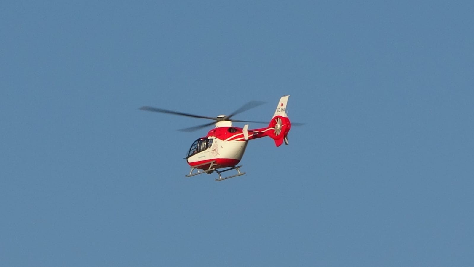 Yaralı genç helikopter ambulansla Van’a sevk edildi