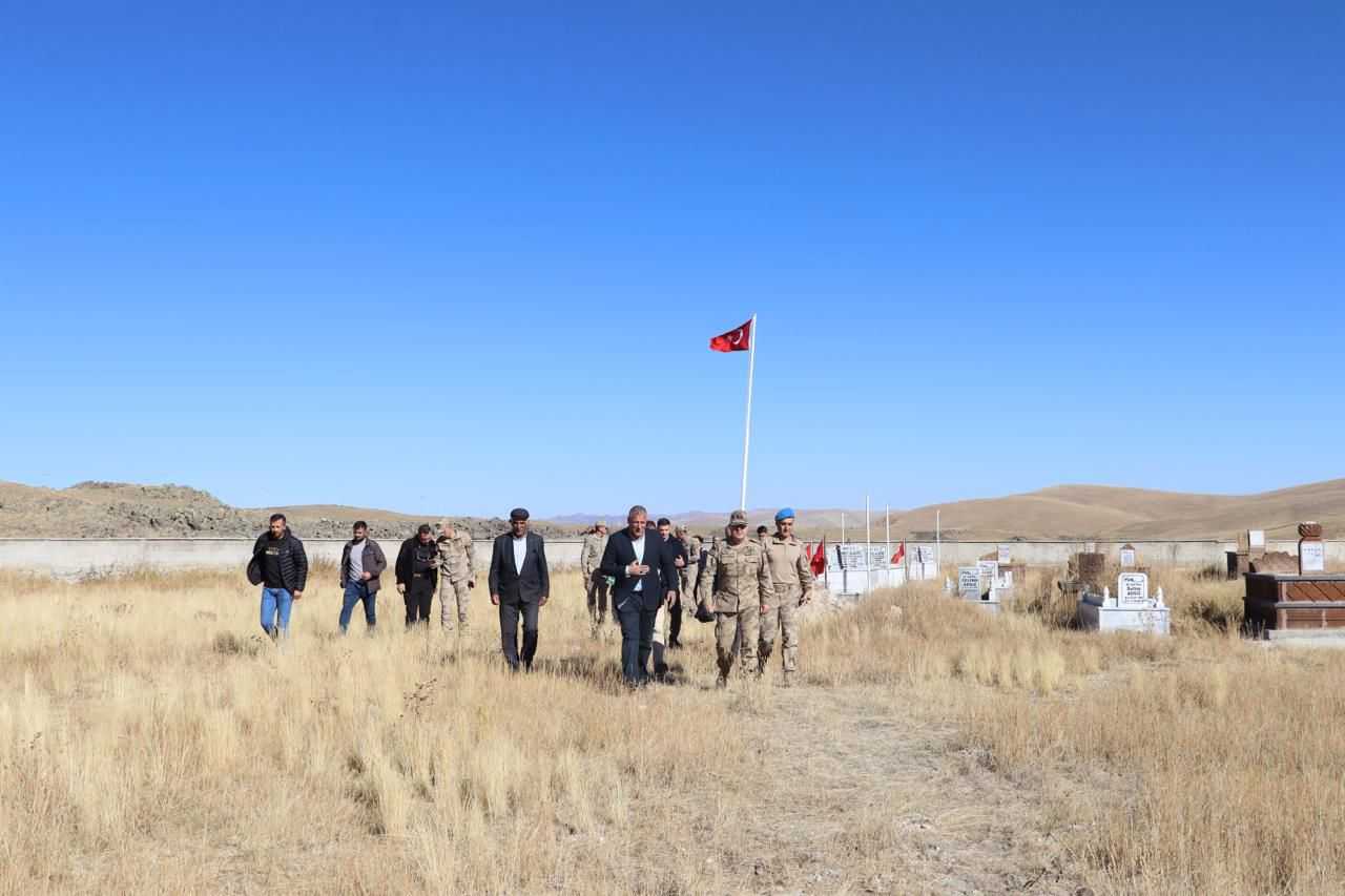 Tuğgeneral Avkıran’dan şehit kabirlerine ziyaret