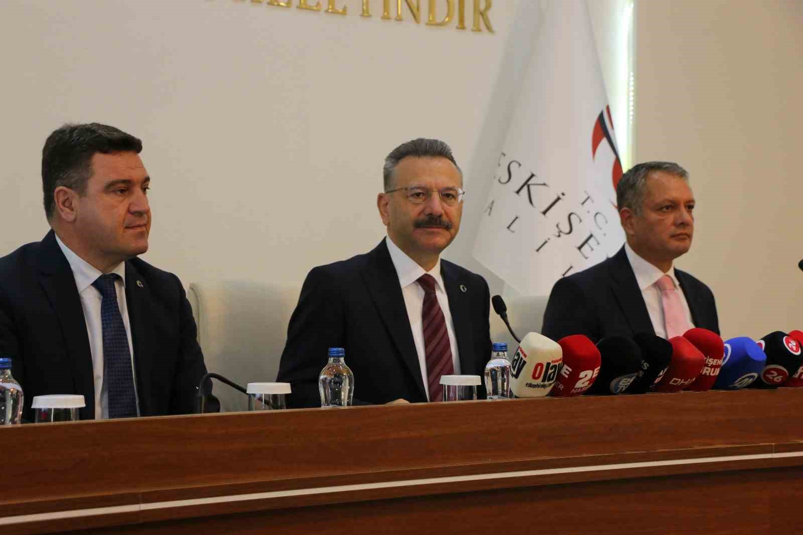 Sokakta dilenen ve okula gitmeyen 176 çocuk eğitime kazandırıldı