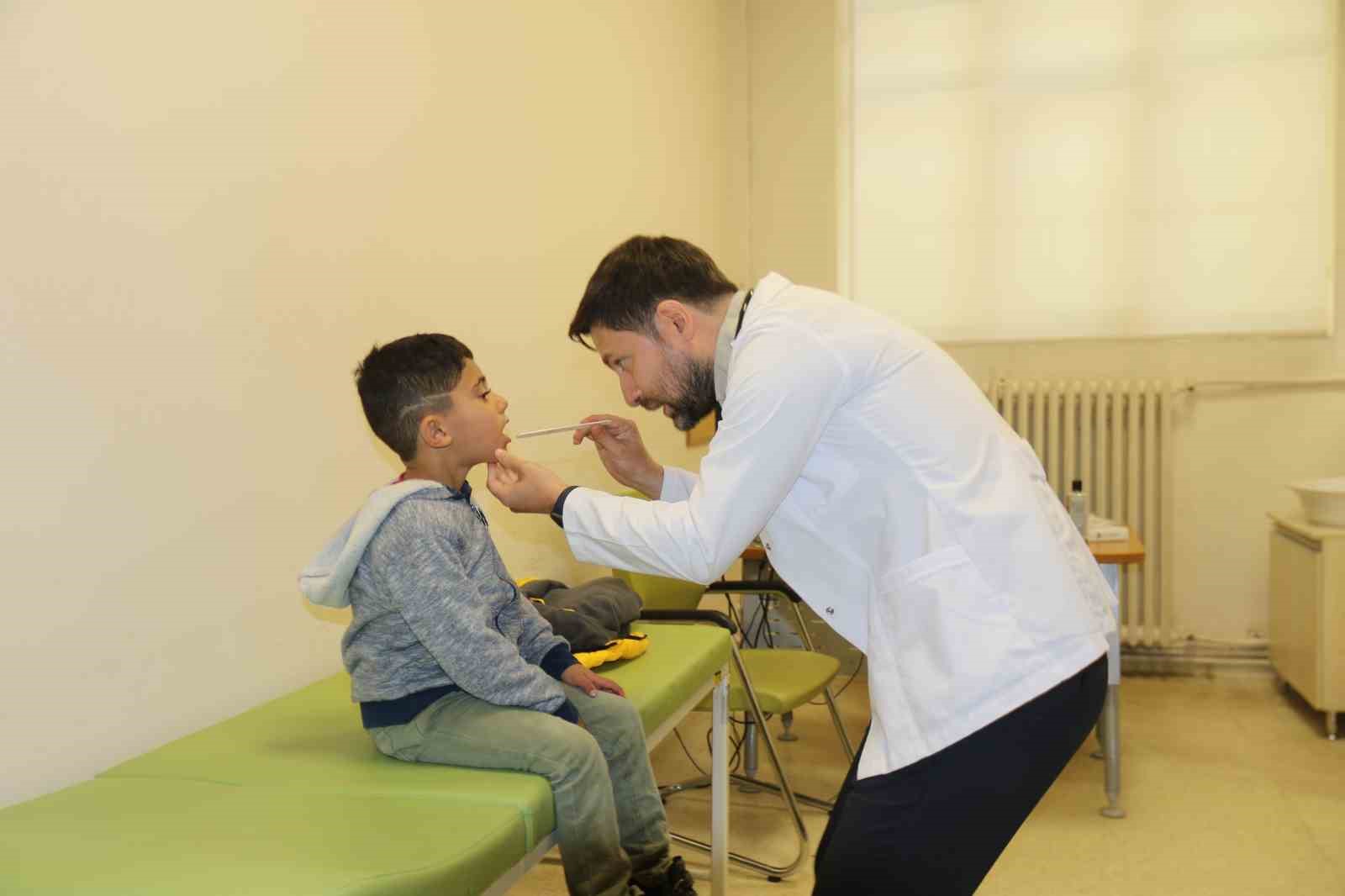 Sokakta dilenen ve okula gitmeyen 176 çocuk eğitime kazandırıldı