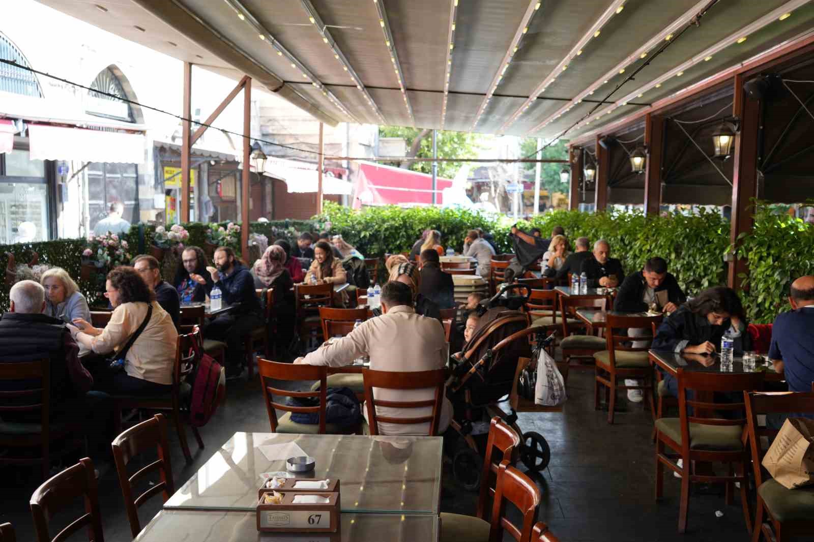 Gaziantep’in köklü lezzetlerinden menengiç kahvesi yoğun ilgi görüyor