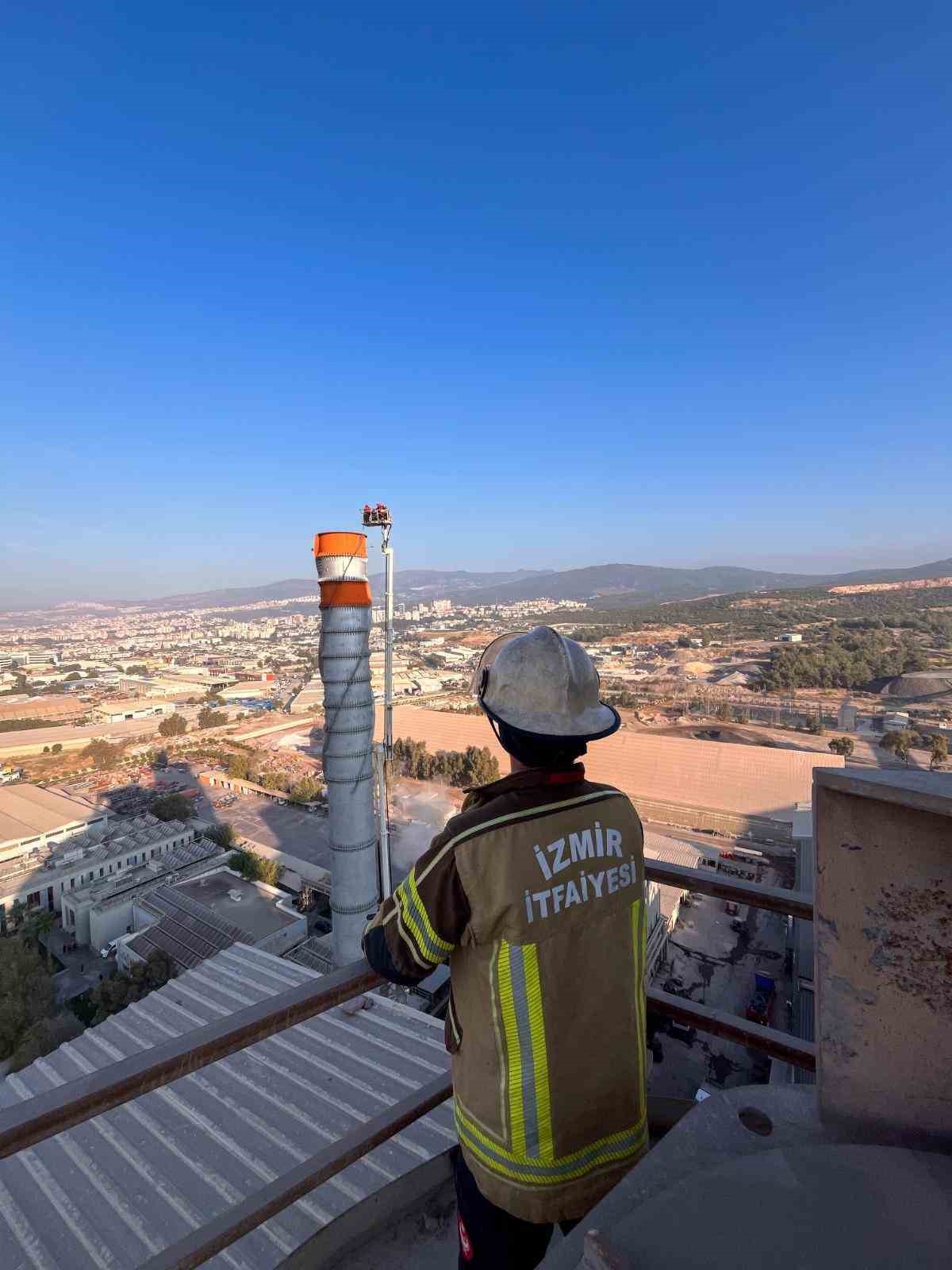 70 metrelik bacada mahsur kalan 2 işçi 4 saatlik operasyonla kurtarıldı