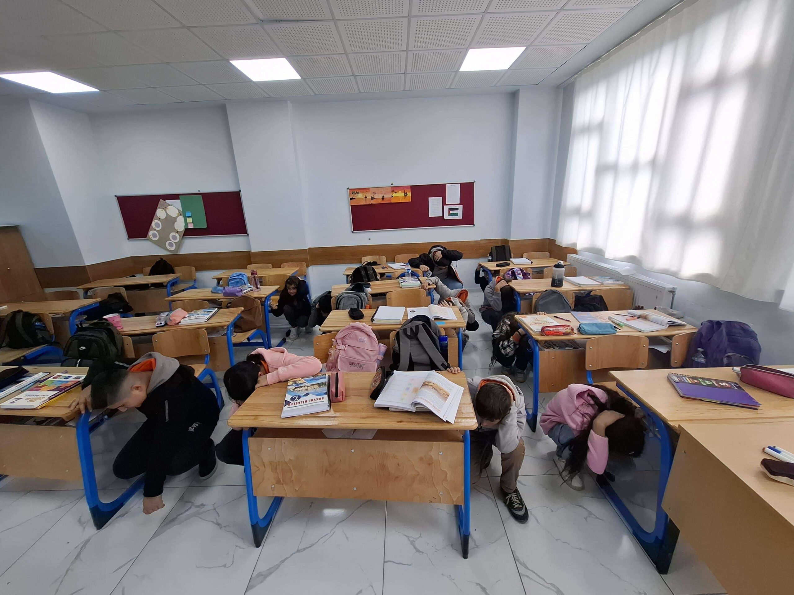 Van’da tüm okullarda eş zamanlı afet tatbikatı yapıldı