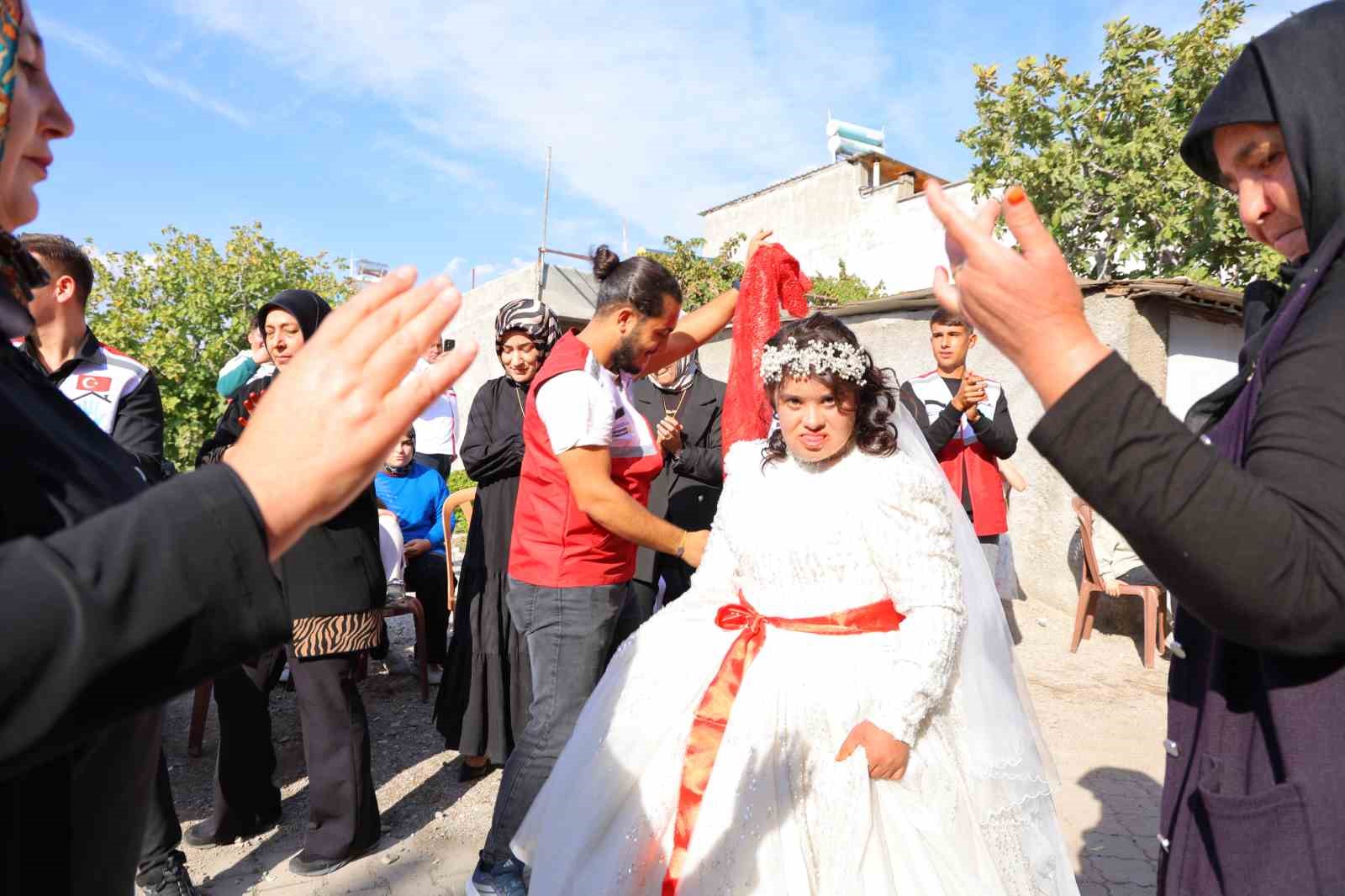 Down sendromlu Melek’in gelinlik hayali gerçek oldu