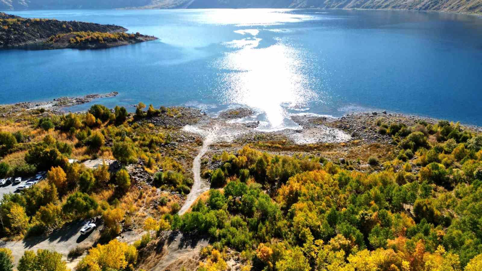 Kartpostallık Görüntüler: Nemrut Dağı Sonbahar Renklerine Büründü