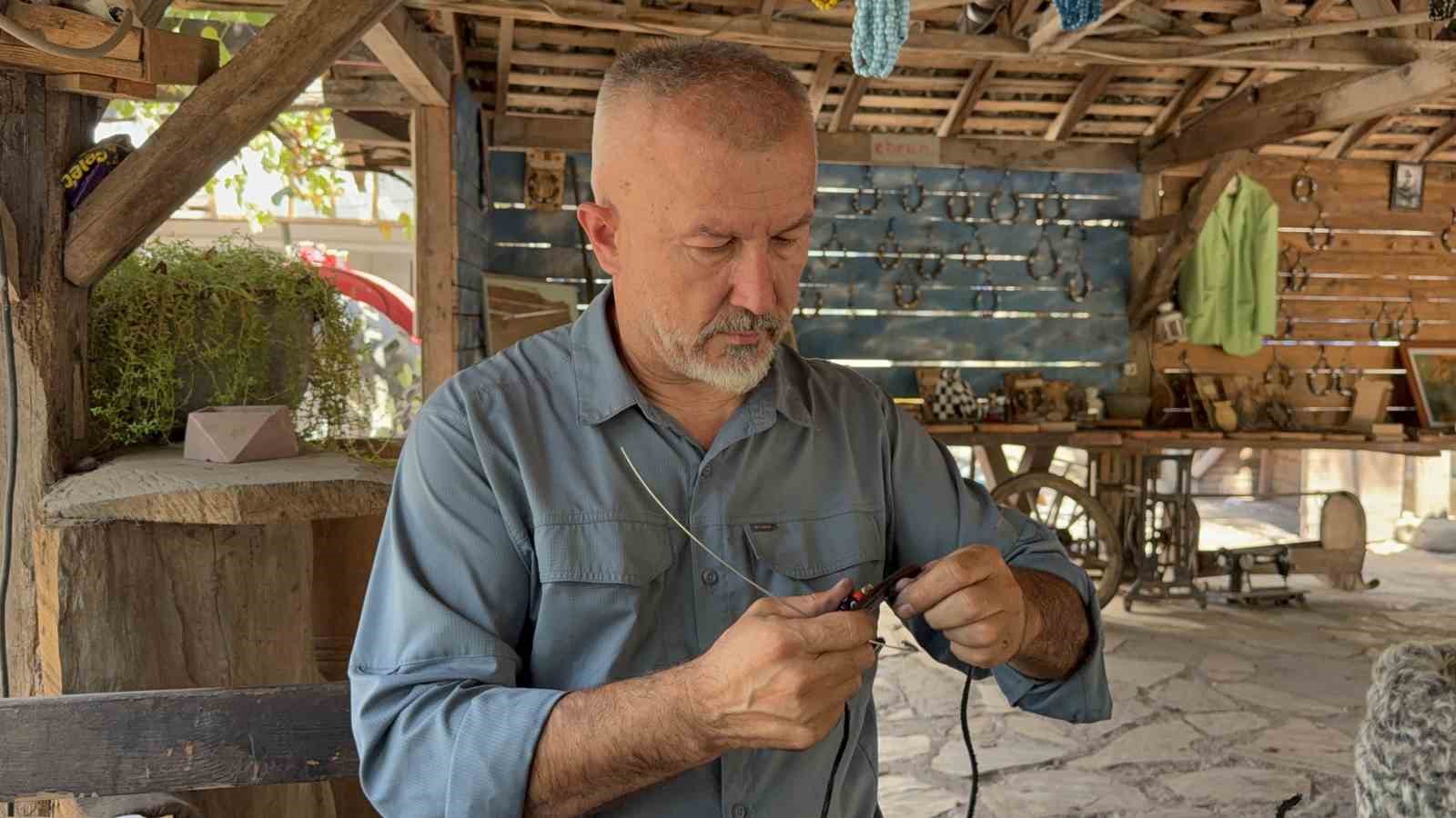 Çocukluk hobisini sanata dönüştürdü