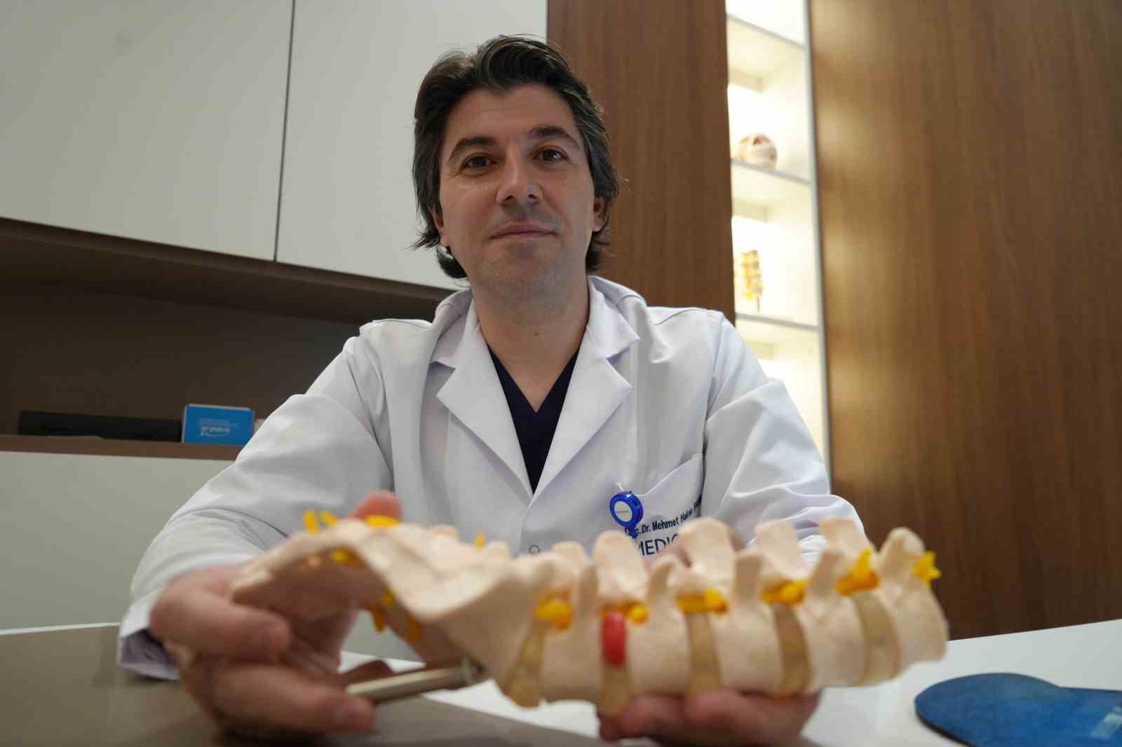 “Ödüllü Cerrahtan Bel Fıtığına Ameliyatsız Çözüm: 1 Saatte Taburcu”