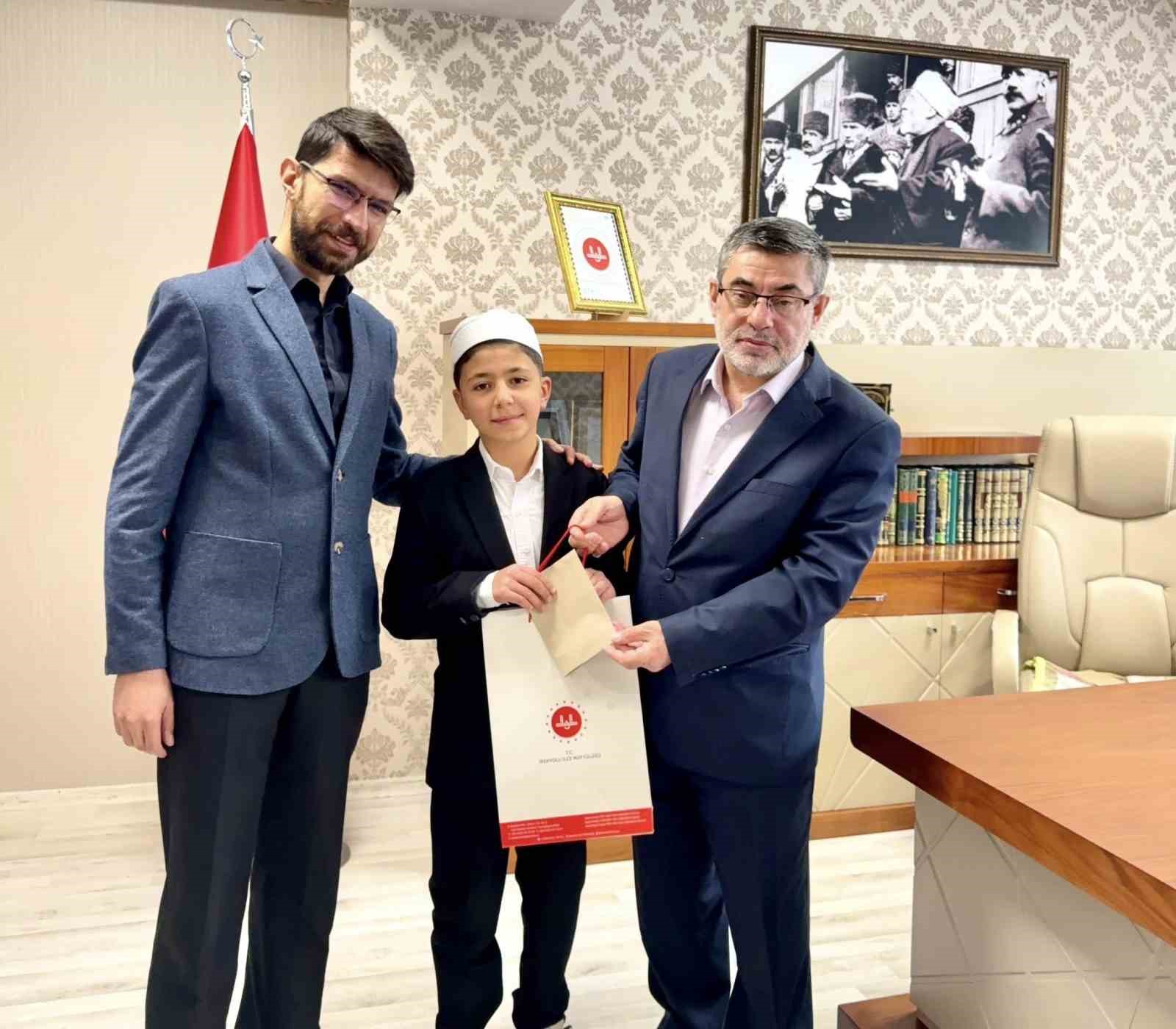 Van’da bir ilk: 90 günde hafız oldu