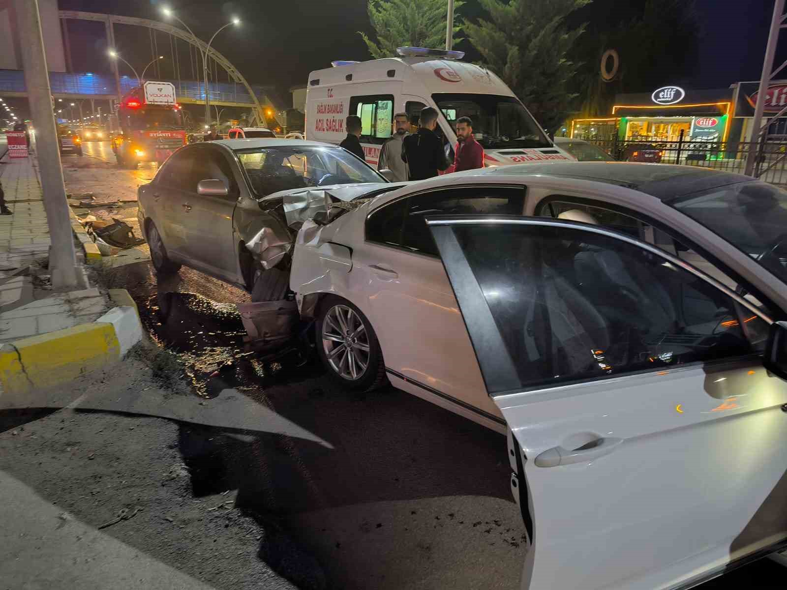 Van’da zincirleme kaza:4 yaralı