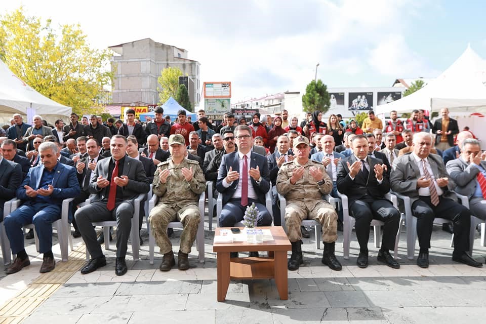 Erciş’te 2011 depreminde hayatını kaybedenler anıldı