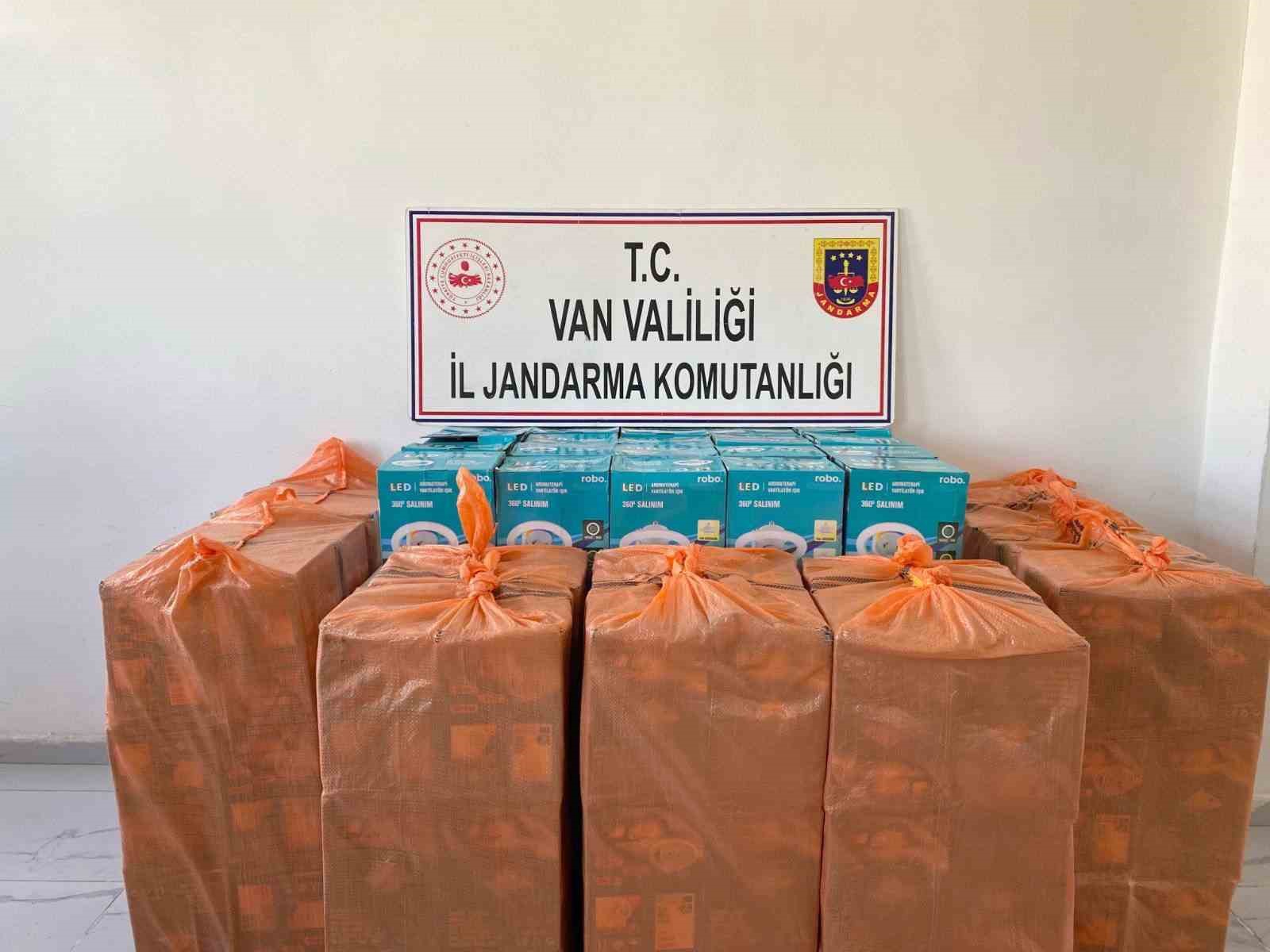 Başkale’de gümrük kaçağı malzemeler ele geçirildi