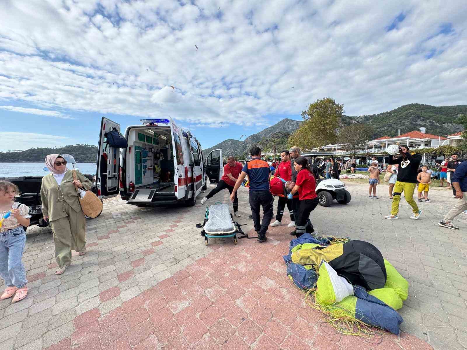 Paraşütler havada çarpıştı: 3 yaralı