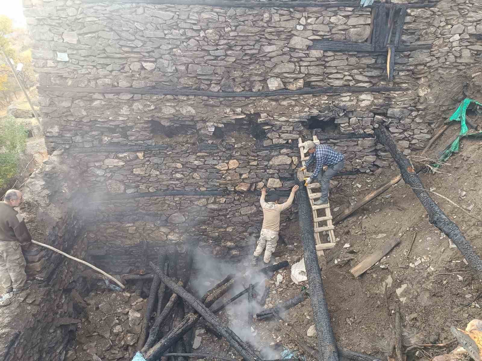 Bahçesaray’da yangın!