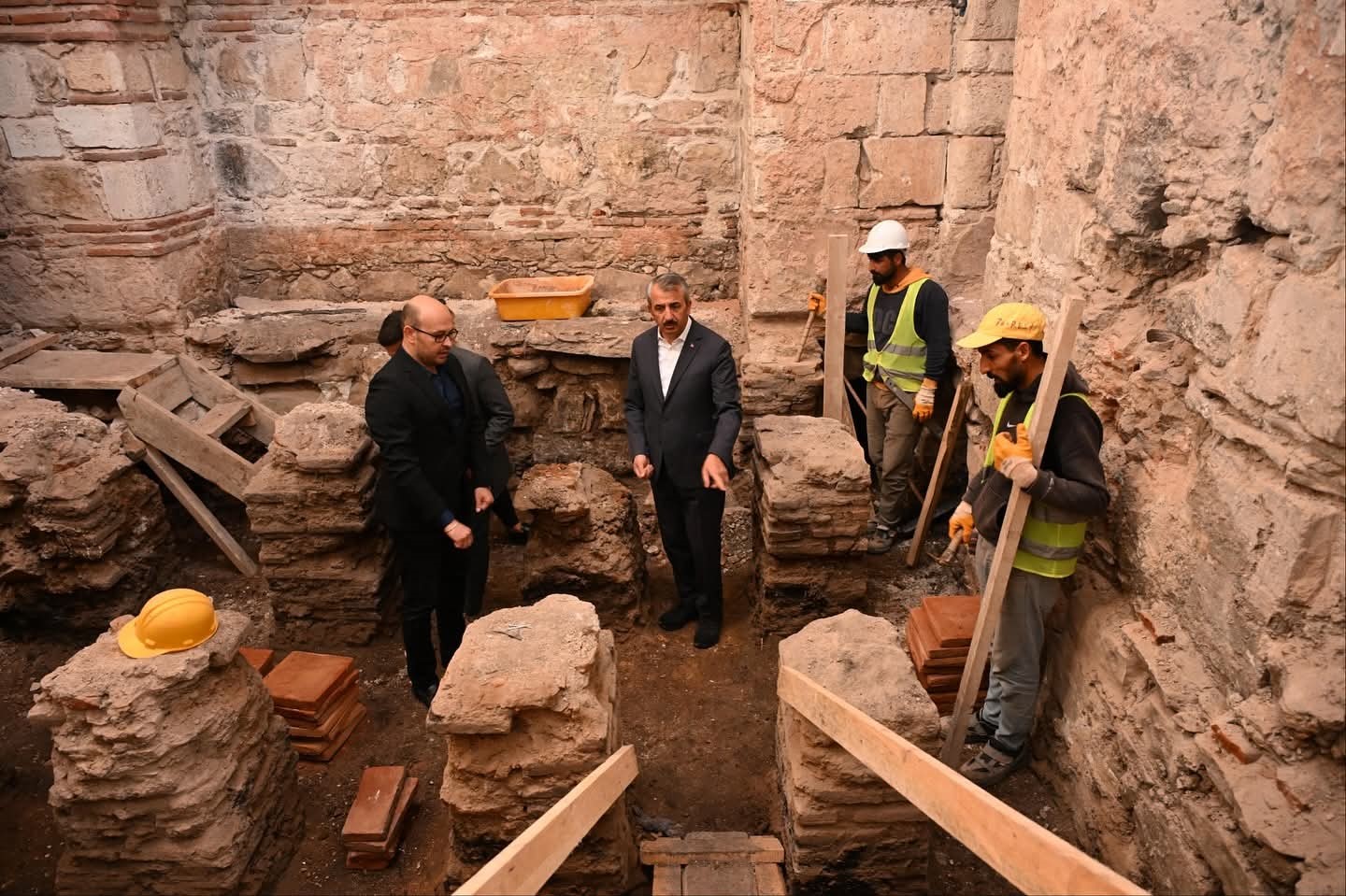 Gazimihal Hamamı gün yüzüne çıktı: Toprak altından tarih çıkarıldı
