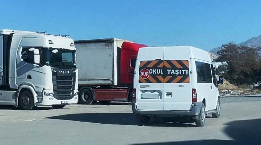 Van’da “Okul Taşıtı” yazılı minibüsten uyuşturucu çıktı! servis kooperatifinden açıklama