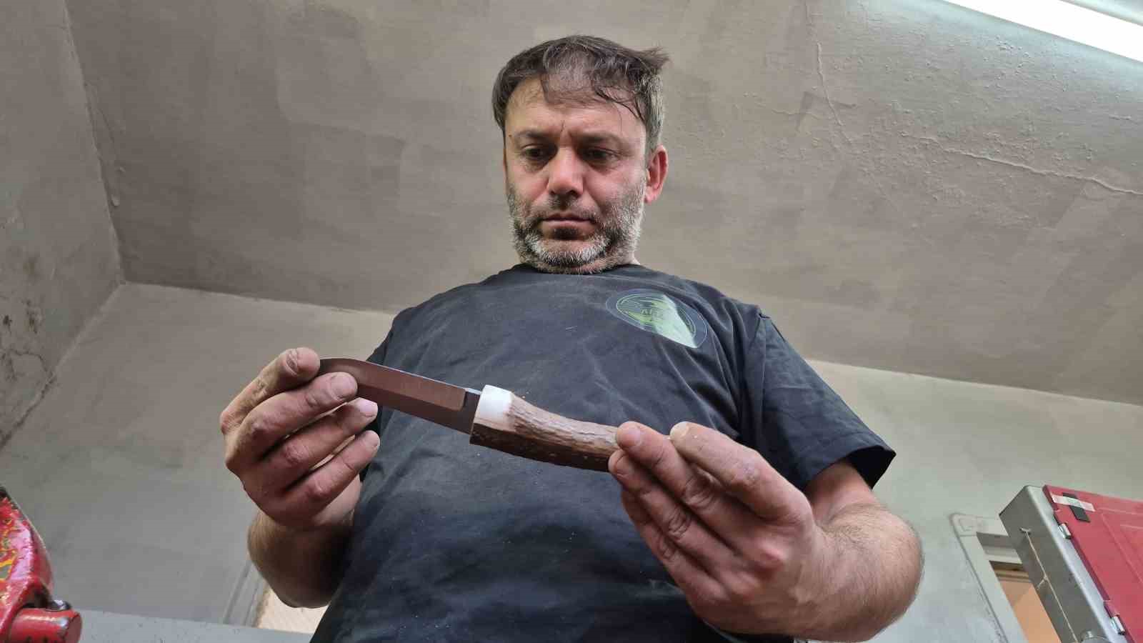 Çırak bulamayan UNESCO’lu usta sanatını kızına öğretiyor