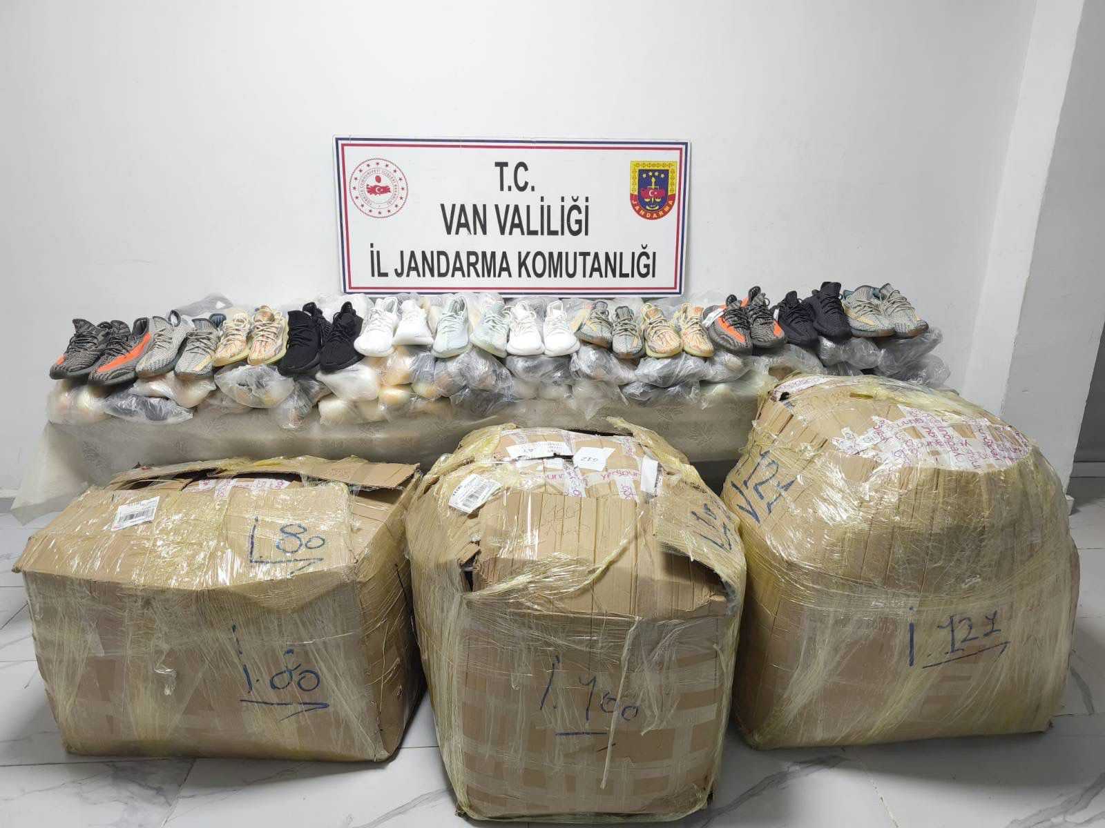 Van’da 2,4 milyon TL değerinde kaçak eşya ele geçirildi