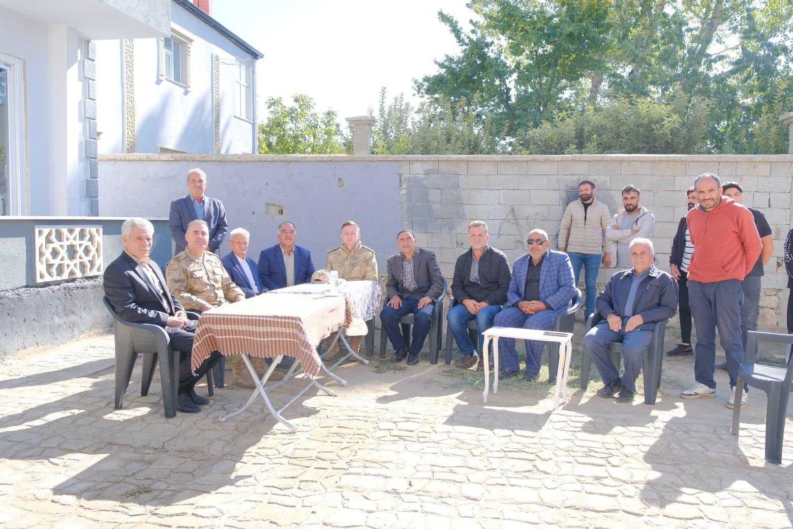 Van İl Jandarma Komutanı Avkıran 35 yıl önce görev yaptığı mahalleyi ziyaret etti