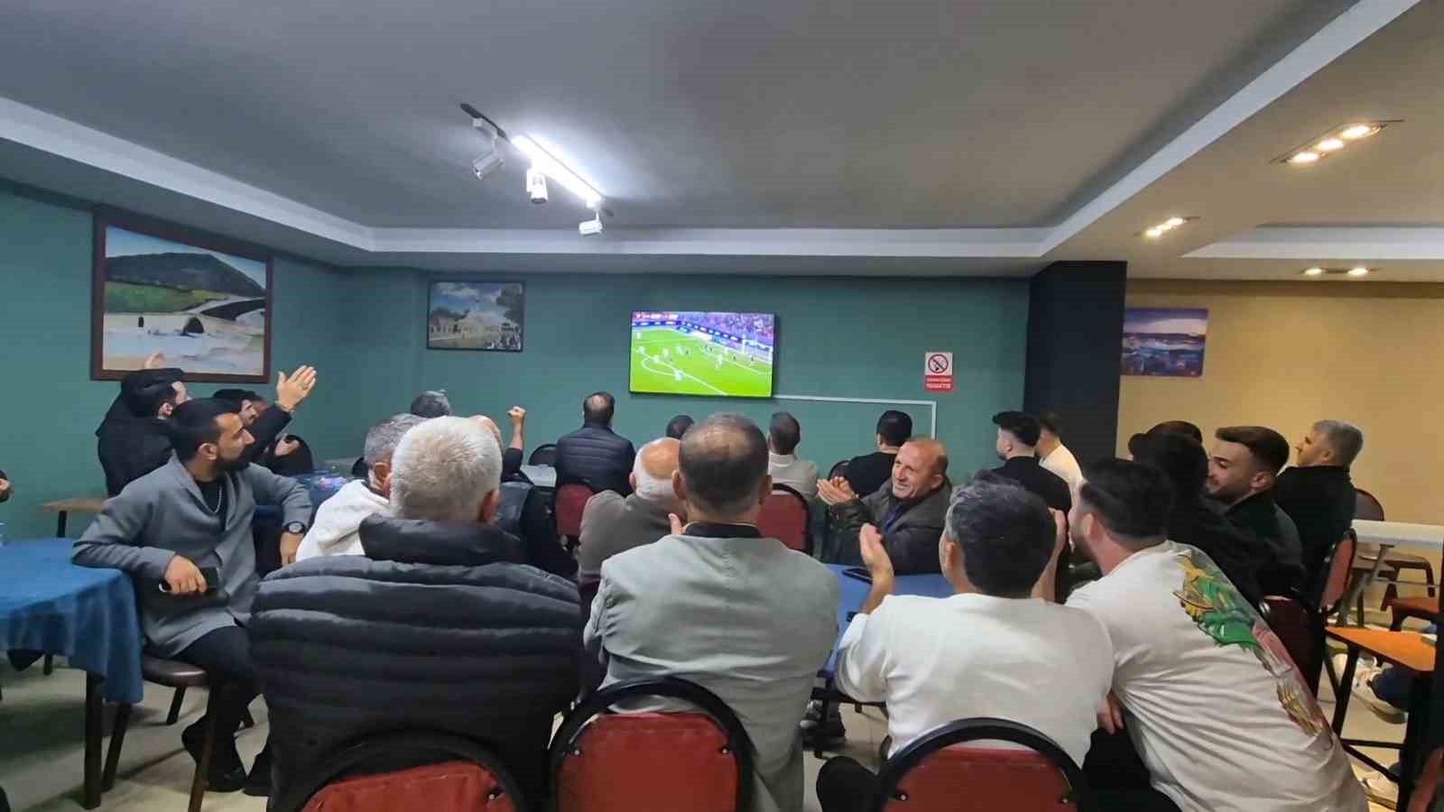 Türkiye gol yağdırdı, galibiyeti acıyla kutladılar