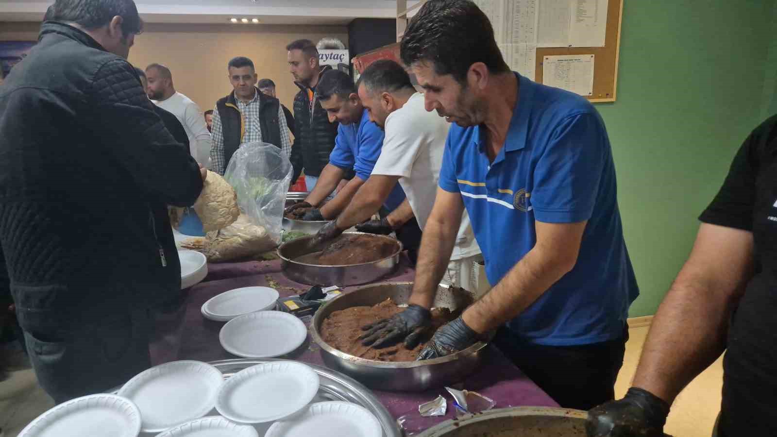 Türkiye gol yağdırdı, galibiyeti acıyla kutladılar
