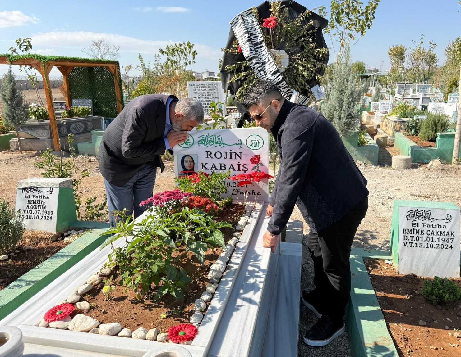 Erzurumlu İş Adamı Ferit Kaya, Rojin Kabaiş’in Kabrini Ziyaret Etti