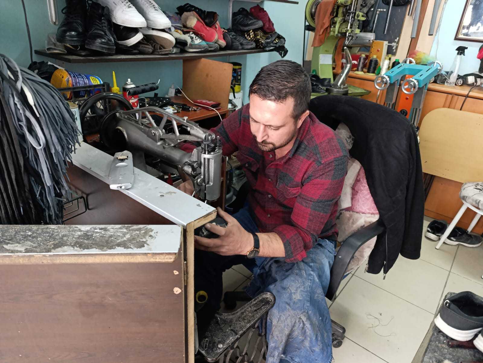 Van’da kış yaklaşırken ayakkabı tamircilerinde yoğunluk başladı