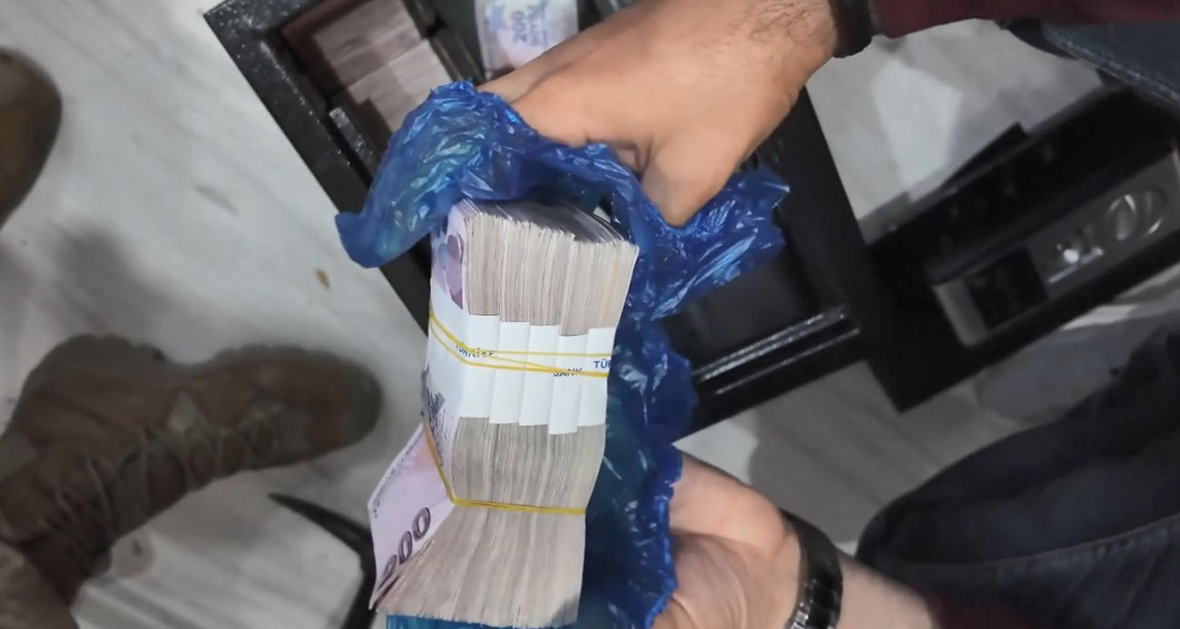 Loca bileti dolandırıcılığı: Deste deste para çıkan operasyonda 16 şüpheli yakalandı