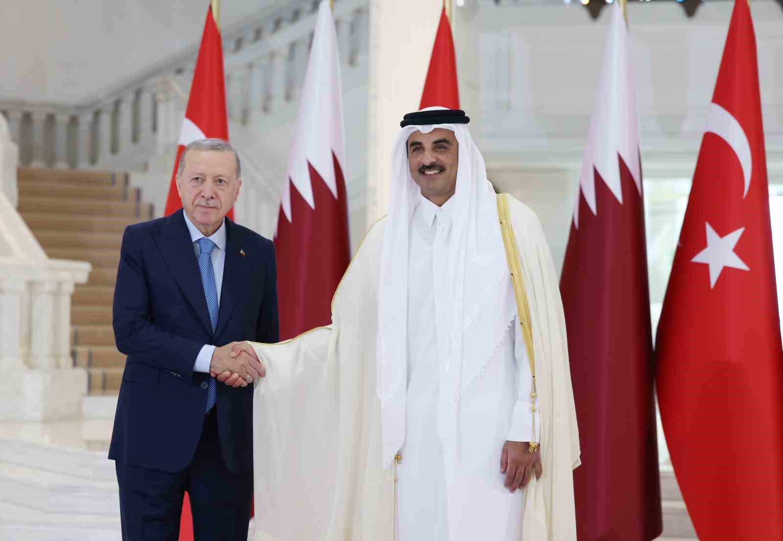 Cumhurbaşkanı Erdoğan, Katar’da resmi törenle karşılandı