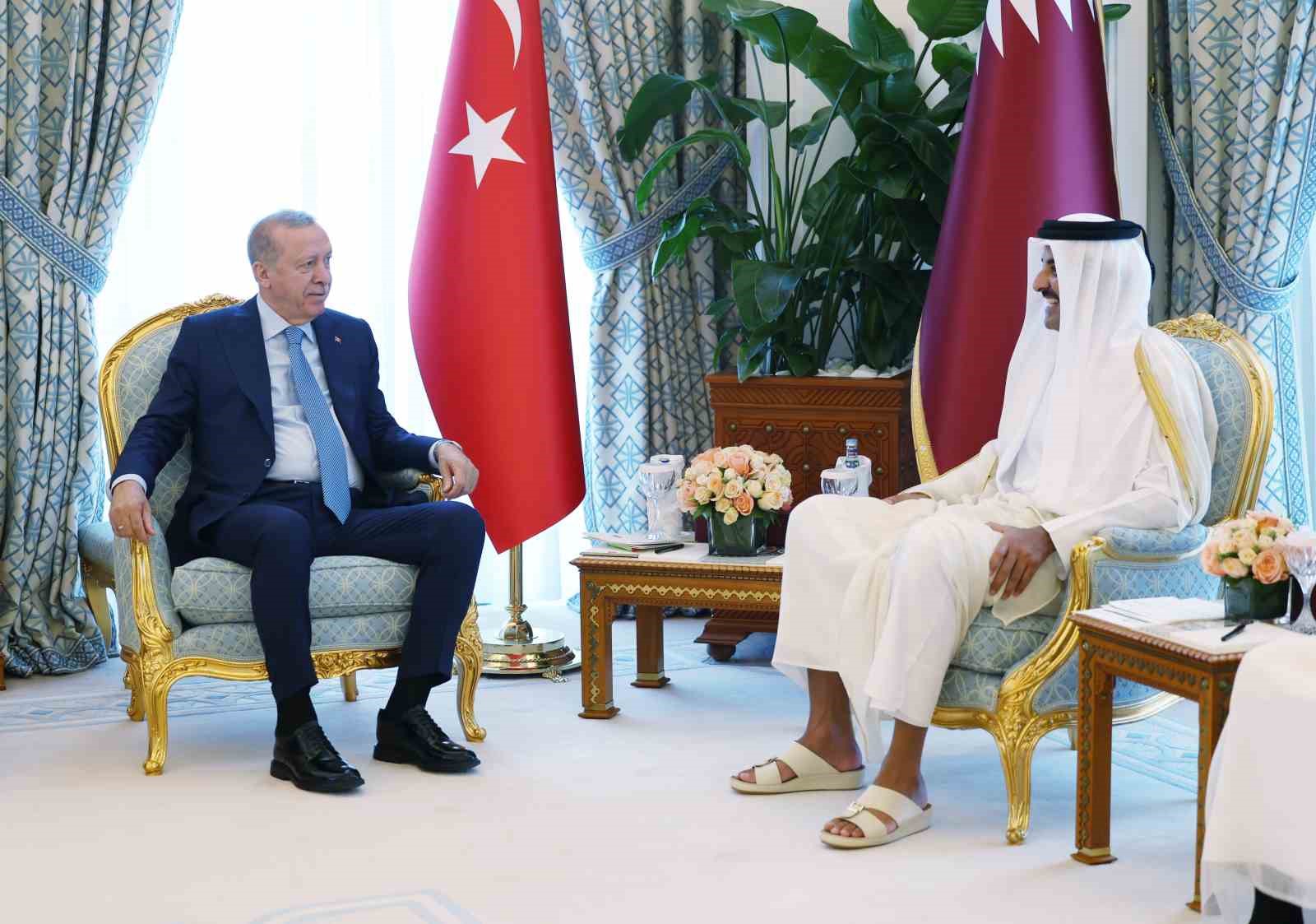 Cumhurbaşkanı Erdoğan, Katar’da resmi törenle karşılandı