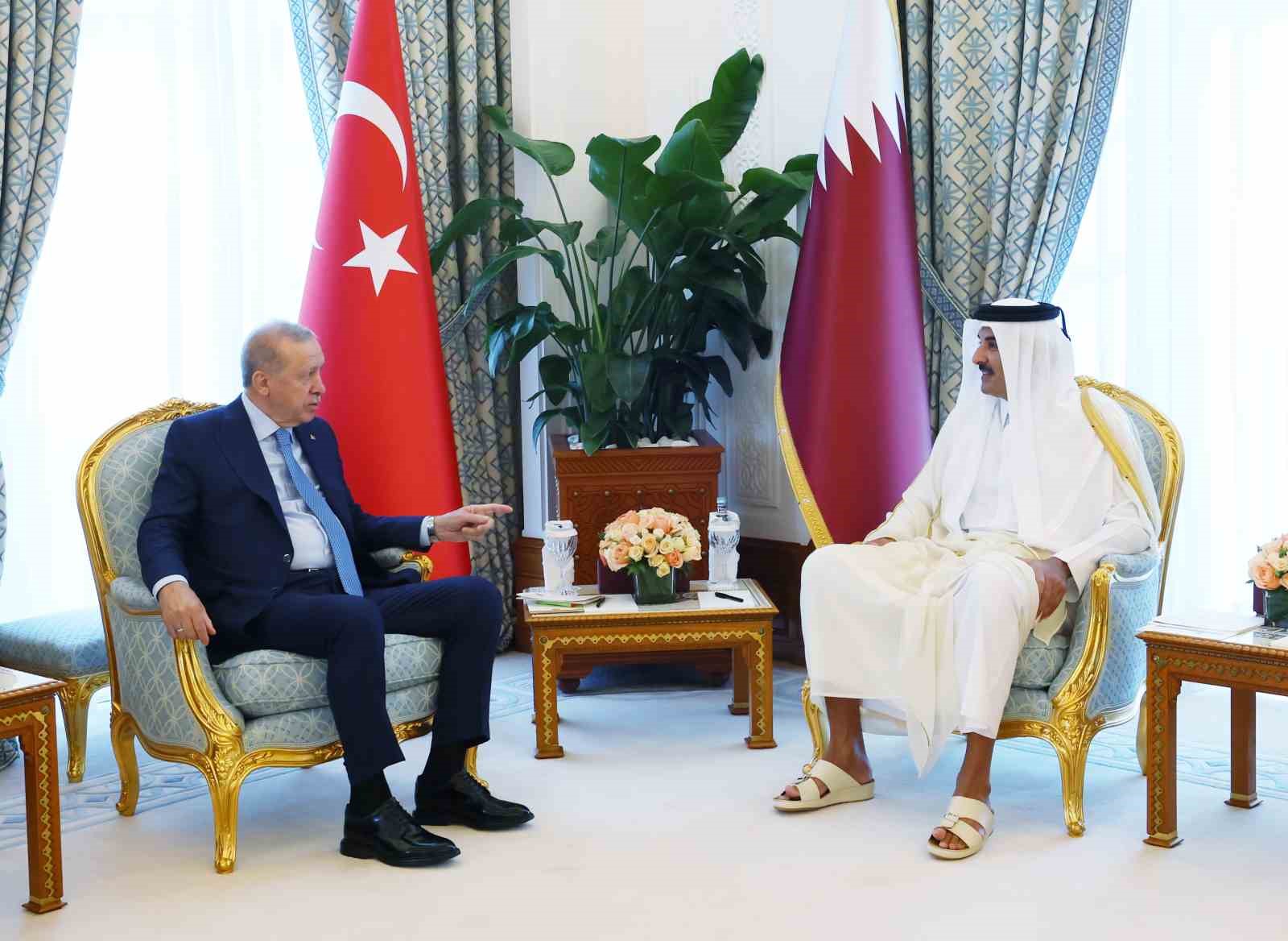 Cumhurbaşkanı Erdoğan, Katar’da resmi törenle karşılandı