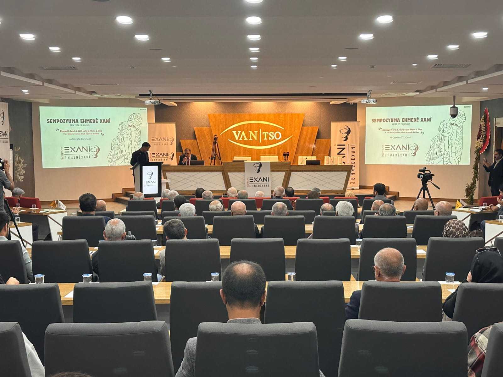 Van’da “Sempozyuma Ehmedê Xanî” etkinliği: Mem û Zîn’in 330. yılı büyük ilgi gördü