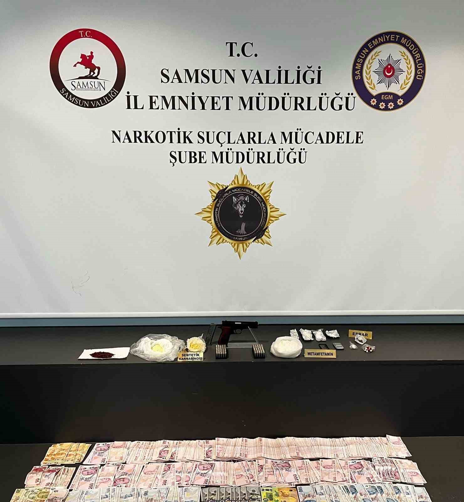 Baza başlığından uyuşturucu çıktı: 4 gözaltı