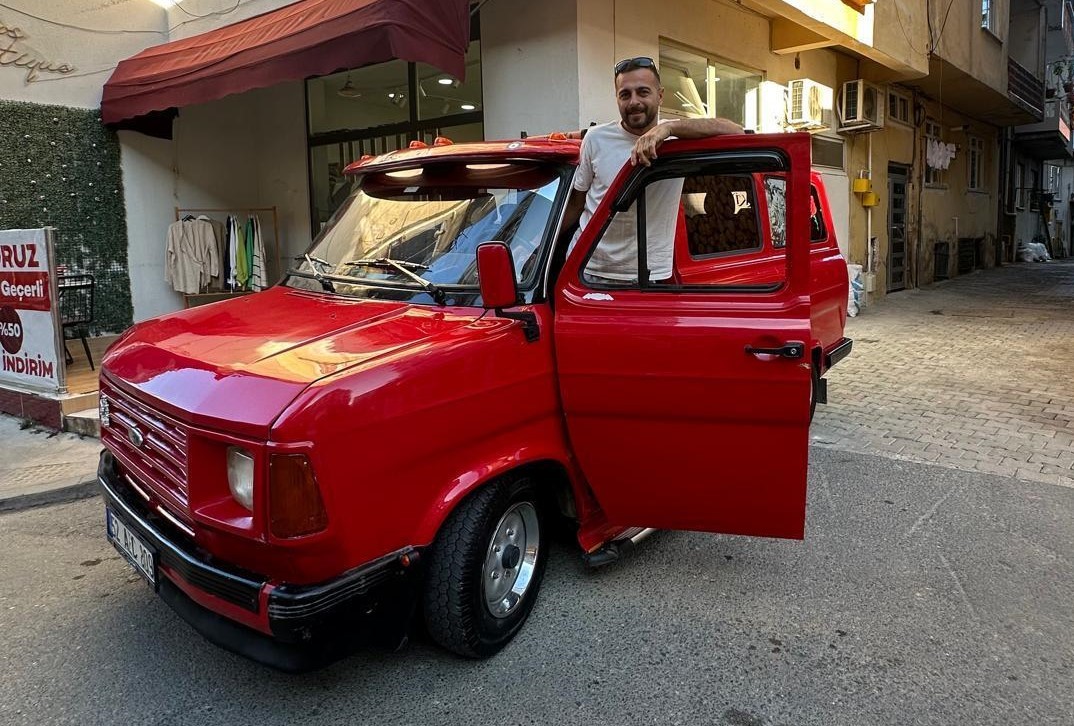 1979 model aracını ‘Çiçek Abbas’ minibüsüne benzetti