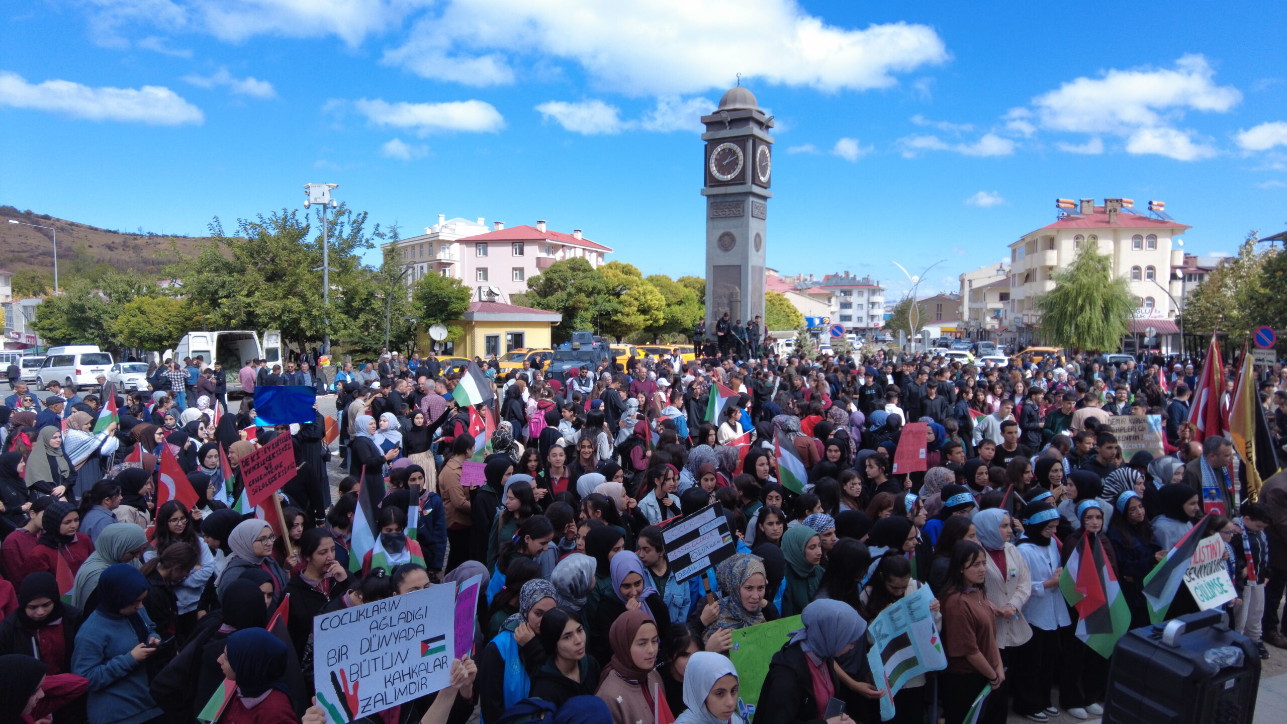Gevaş’tan Kudüs Camii’ne yürüyüş: “Gazze’ye destek için buradayız”