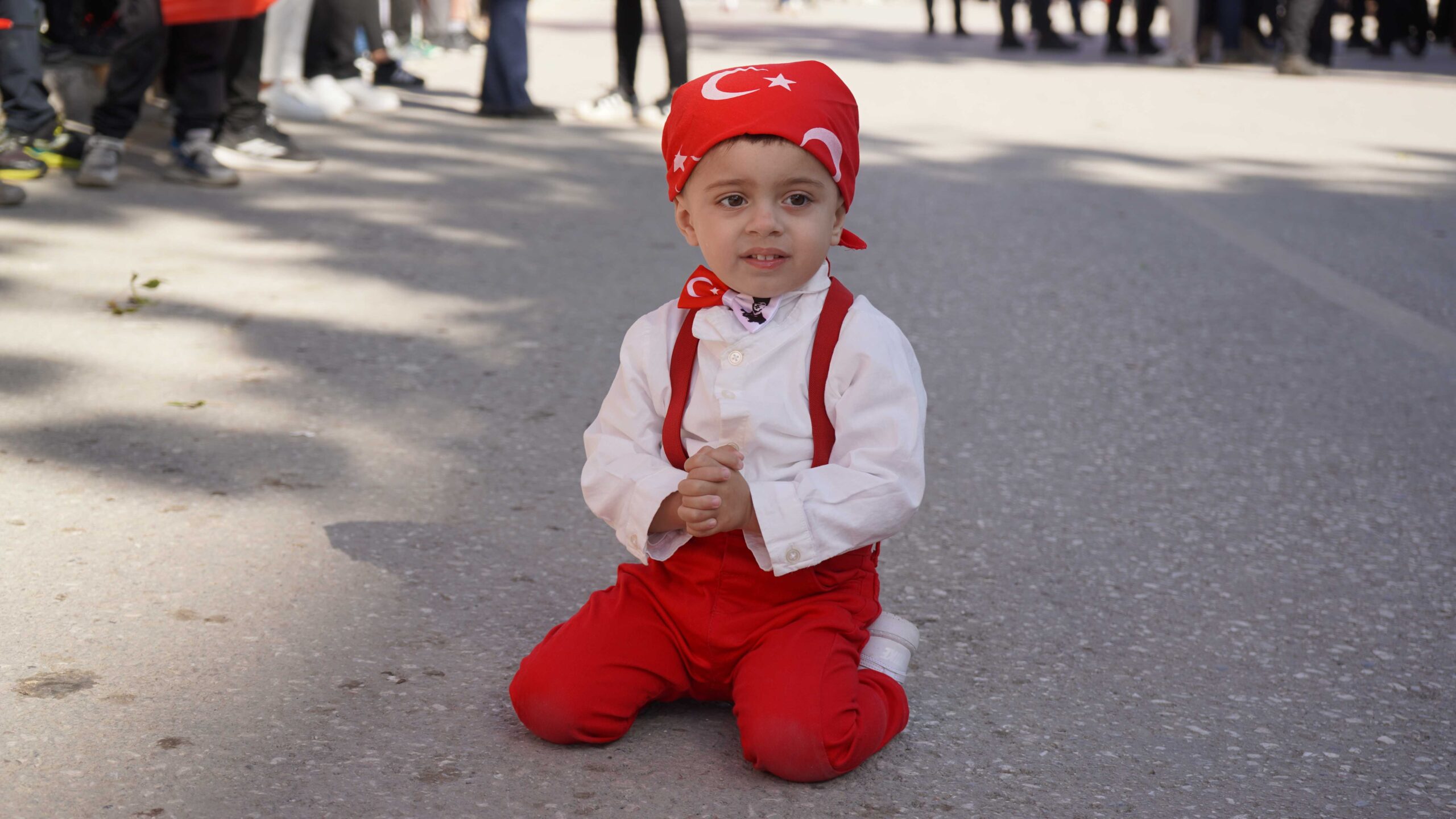 Van’da 29 Ekim Kutlamalarında Küçük Çocuk İlgi Odağı Oldu