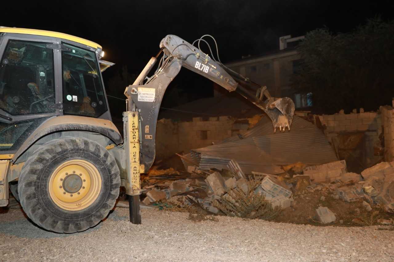 Van’ın merkez mahallelerindeki ahırlar yıkılıyor