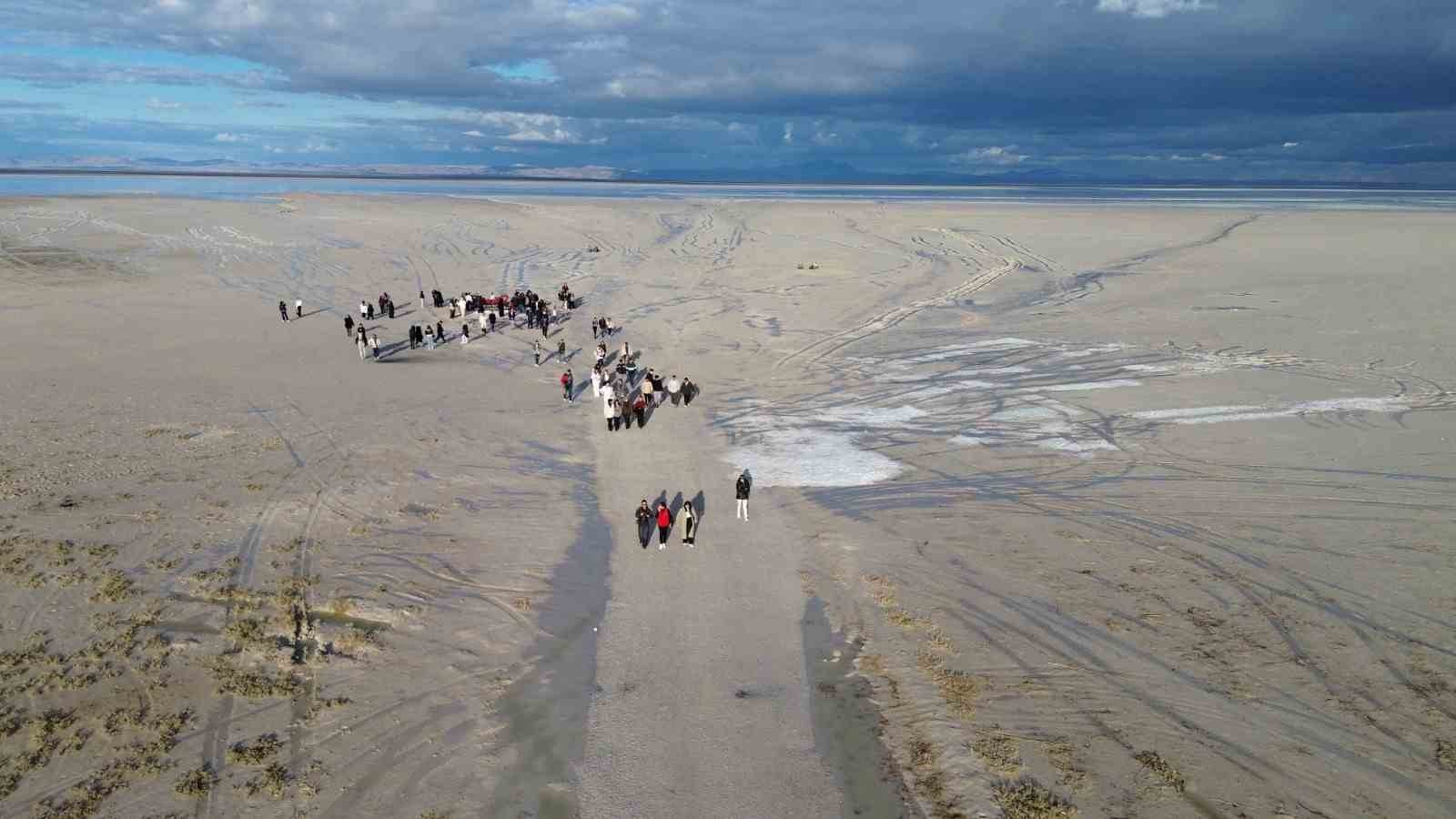 Tuz Gölü’ndeki tuz odaları sağlık turizmine katkı sunuyor