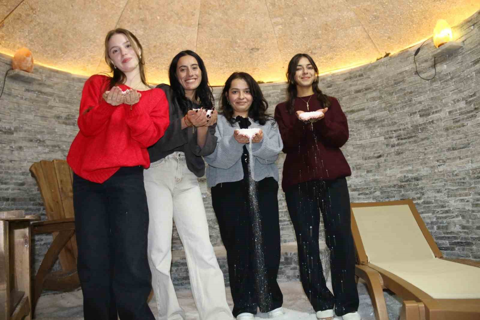 Tuz Gölü’ndeki tuz odaları sağlık turizmine katkı sunuyor