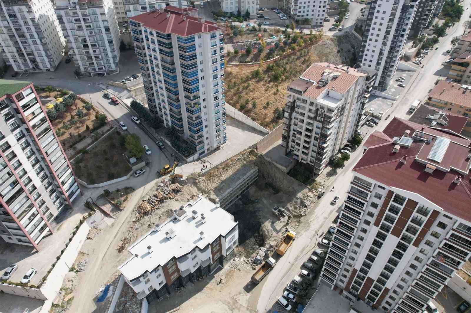 Ankara’da toprak kayması: 300 kişinin yaşadığı 17 katlı bina boşaltıldı