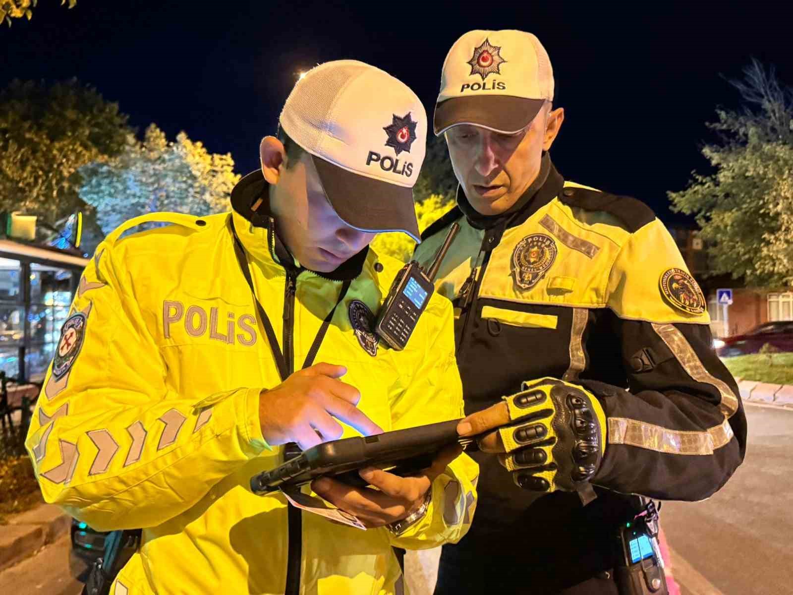 Araçlarında yüksek sesle müzik açan sürücülere ceza