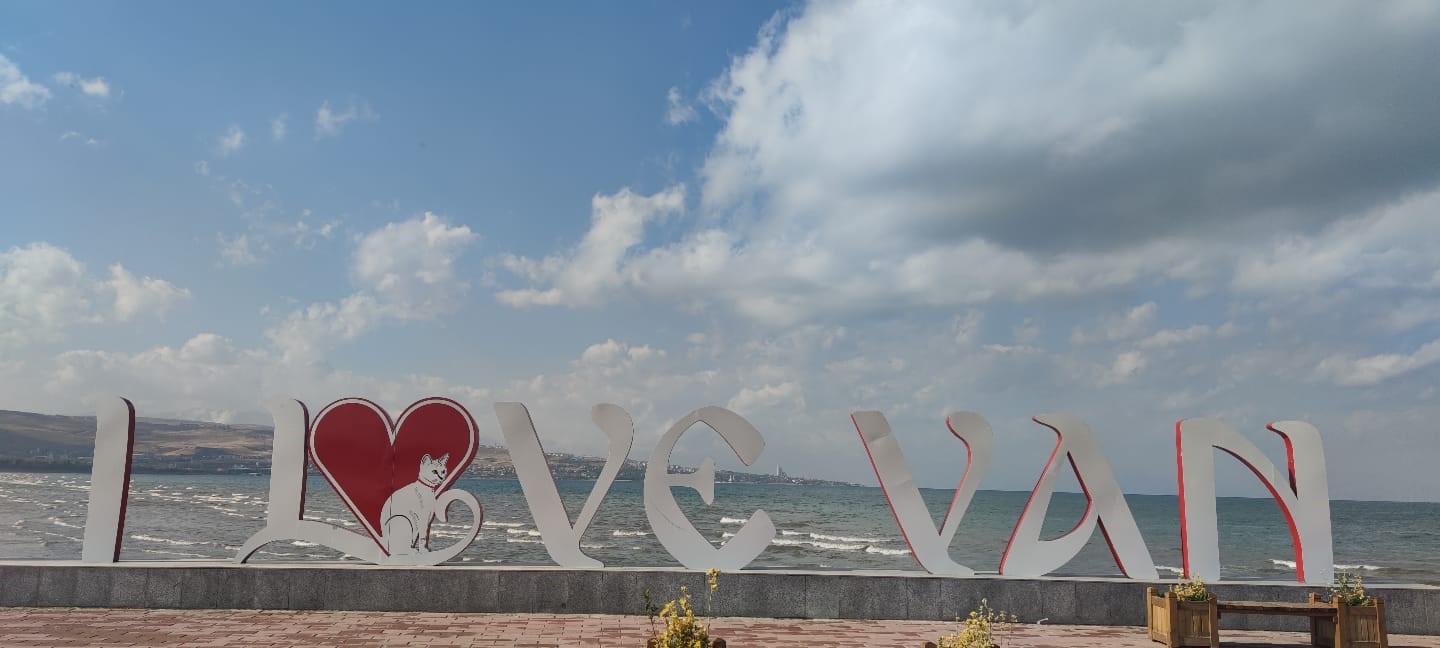 Artos Dağı’nın zirvesine mevsimin ilk karı düştü