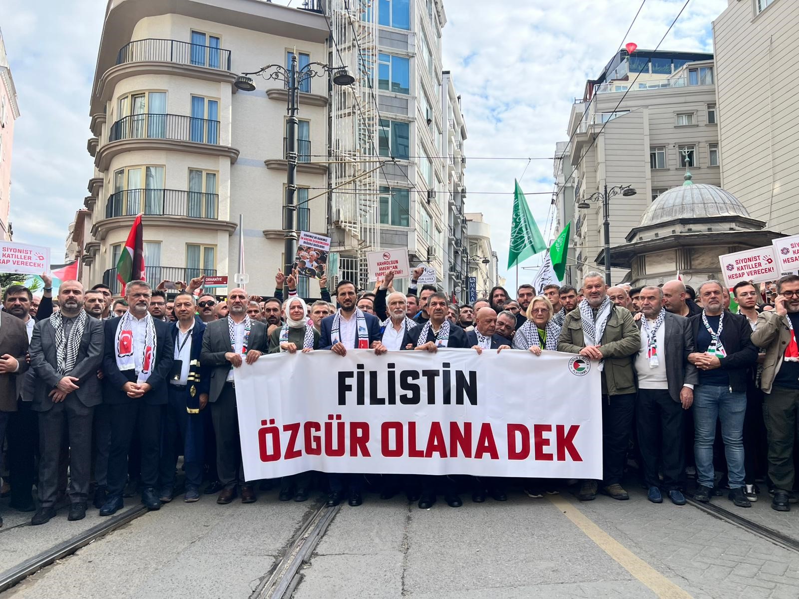 İstanbul’da Filistin’e Destek Yürüyüşü: On Binlerce Kişi “Gazze İçin Adalet” Dedi