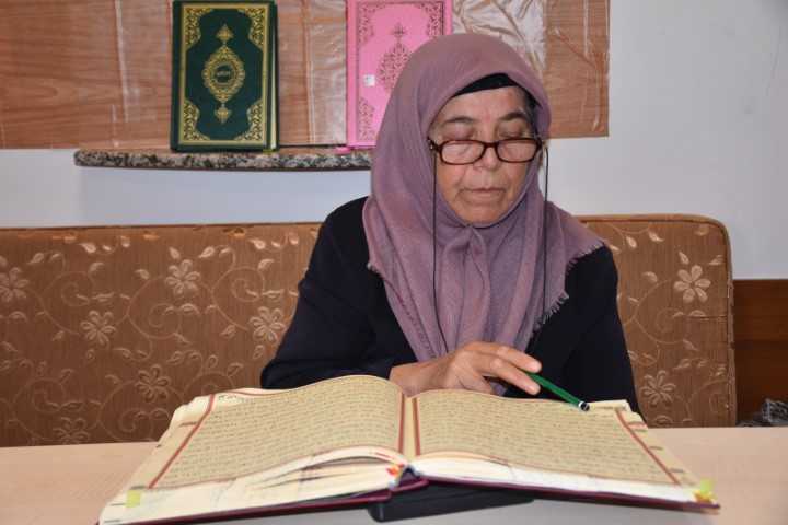 70 yaşında Kur’an-ı Kerim okumayı öğrendi
